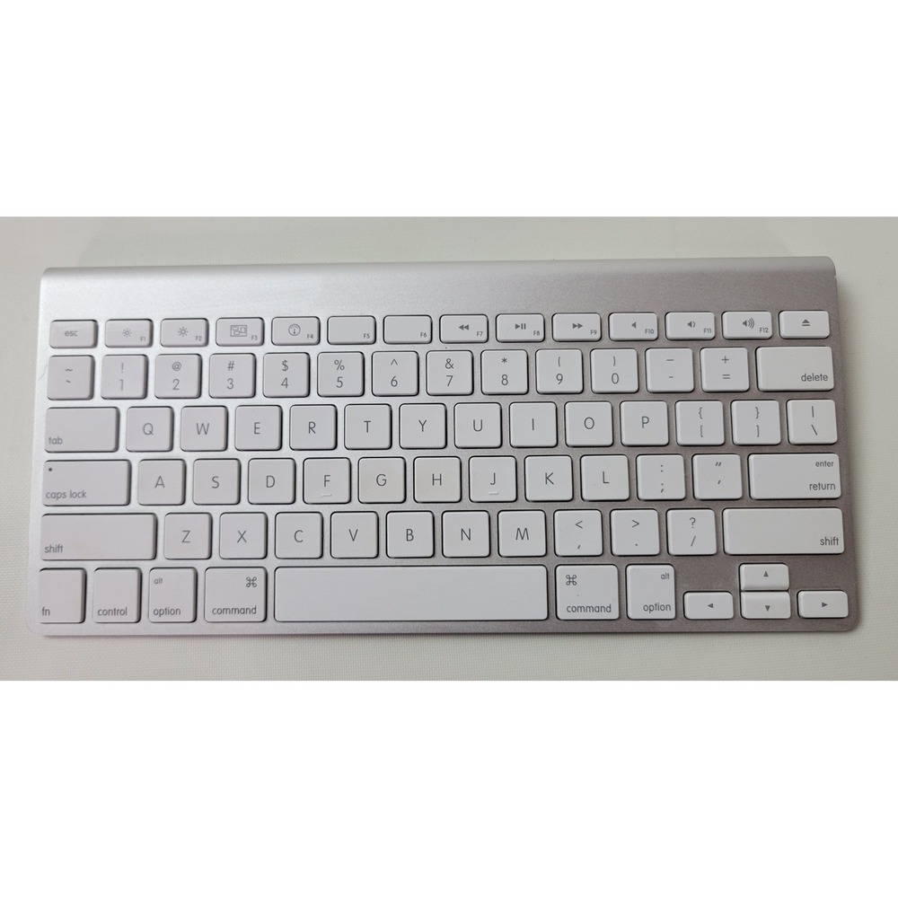 Apple Wireless Bluetooth Keyboard Silver Aluminum A1314 MC184LL/B Tested Working